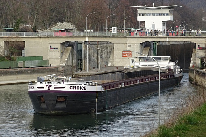 Die Überlastung der Binnenwasserstraßen nimmt zu, während die Flusspegel sinken